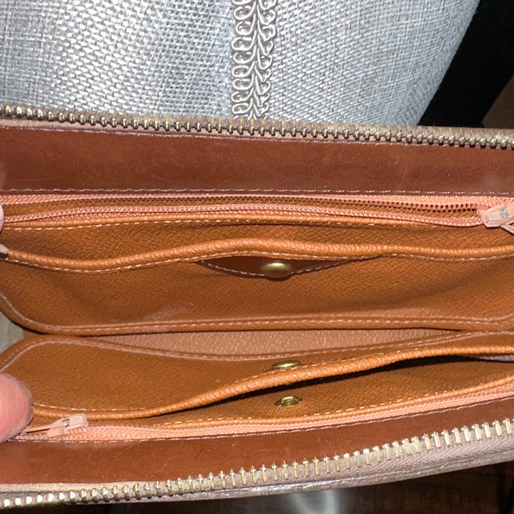 Dooney & Bourke Green and Tan Leather Crossbody Bag - Picture 13 of 15